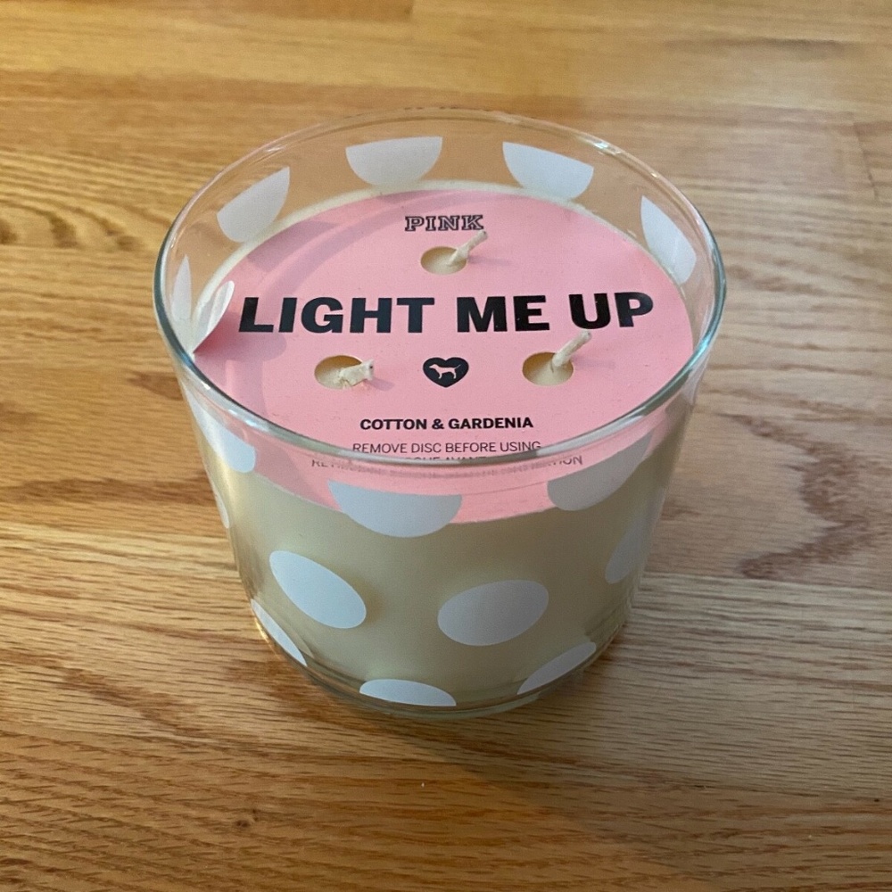 Victoria Secret Pink Cotton and Gardenia Light Me Up Candle, New